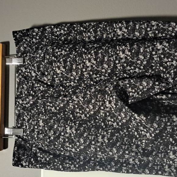 Lululemon jet crop, size small - Picture 8 of 8